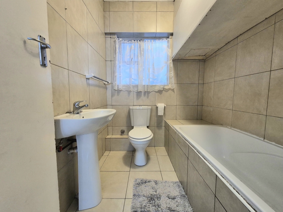 2 Bedroom Property for Sale in Wynberg Upper Western Cape